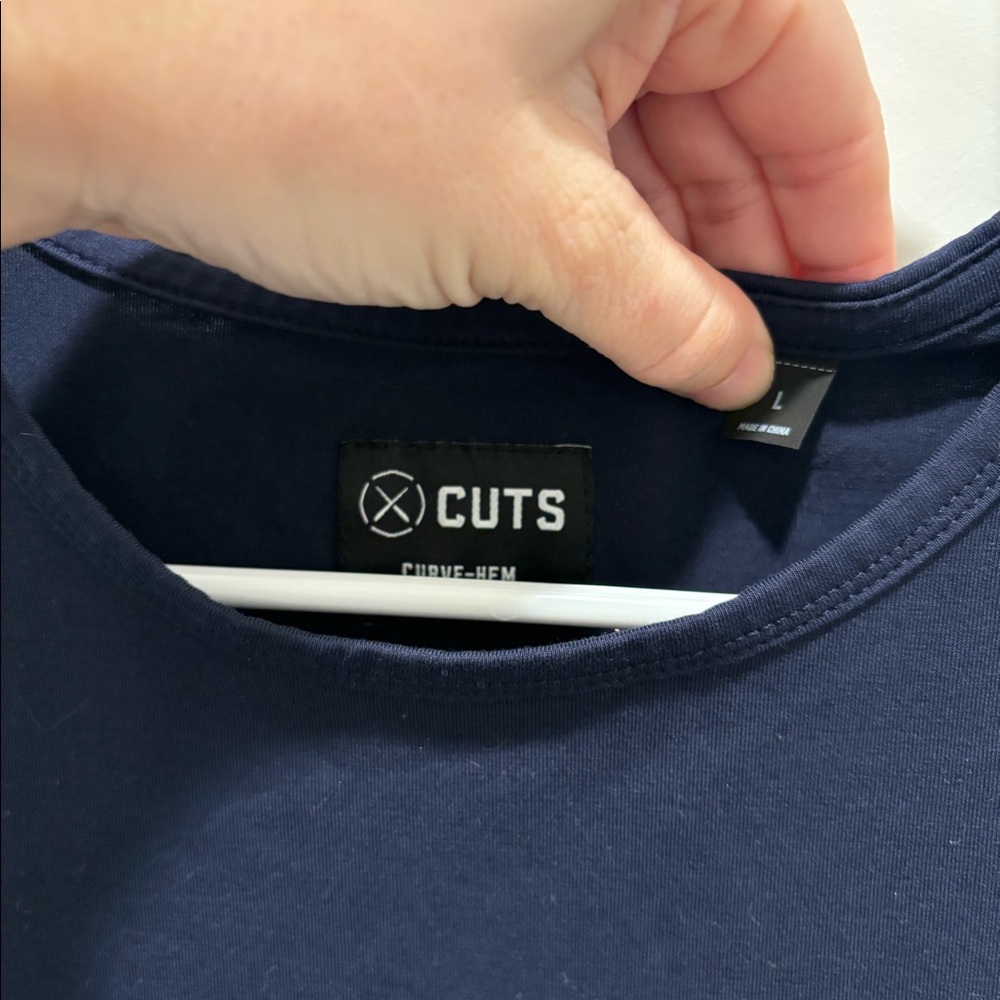 Cuts men’s shirt - Picture 2 of 4
